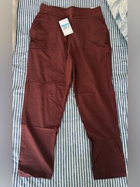 Nike Burgundy Women’s Jogger Pants Mid Rise 7/8 Length